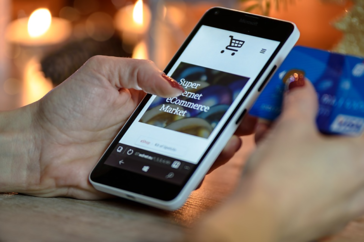 e-commerce SEO - mobile device 